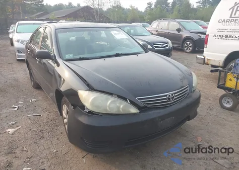2005 Toyota Camry Le z USA, uszkodzony, nr VIN 4T1BE32K55U402991